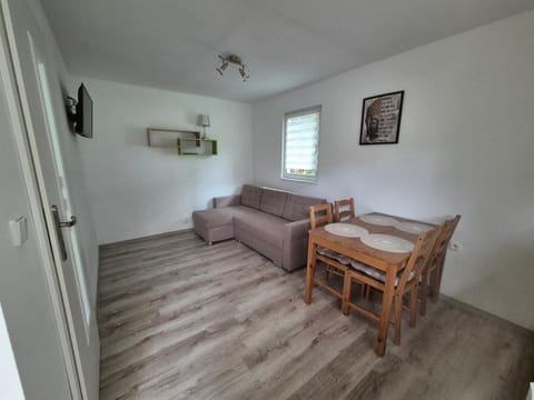 Domek u Loni - z tarasem w zacisznym centrum nad morzem z parkingiem House in West Pomeranian Voivodeship, Poland