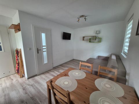 Domek u Loni - z tarasem w zacisznym centrum nad morzem z parkingiem House in West Pomeranian Voivodeship, Poland