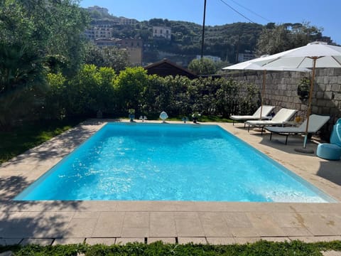 Solarium, Swimming pool, sunbed