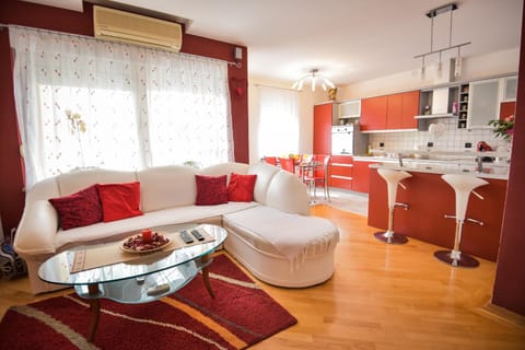 Bed, Living room