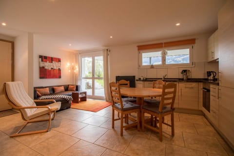 TV and multimedia, Kitchen or kitchenette, Living room, Seating area, Dining area