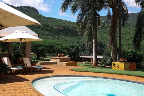 Pool view, Pool view
