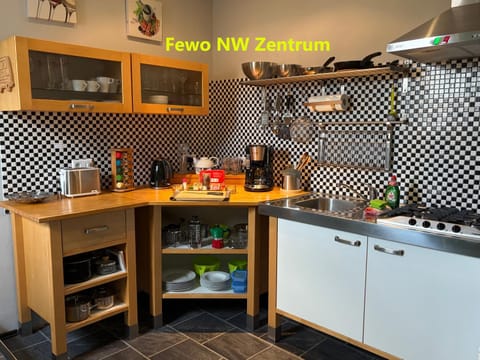 Kitchen or kitchenette, Text overlay