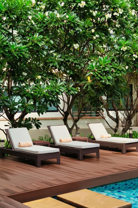 Swimming pool, sunbed