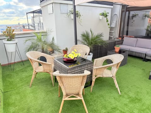 Penthouse Madrid View Apartment in Centro