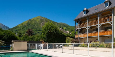 Property building, Swimming pool