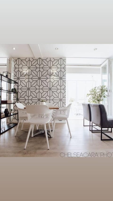 Lounge or bar, Decorative detail, Dining area, Breakfast