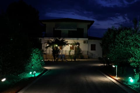 Facade/entrance, Night, Garden
