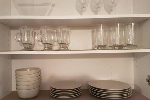 2-Bedroom Apartment Sweet #1 by Amazing Property Rentals Apartment in Gatineau