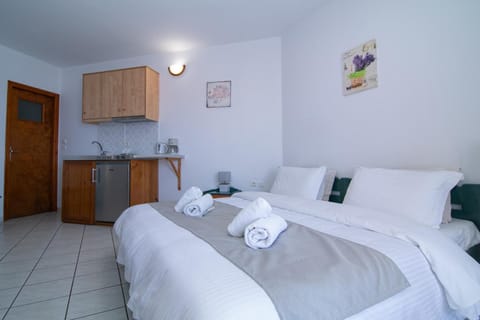 Malvasia Corner Studios - ex Romeo's House Apartment in Islands