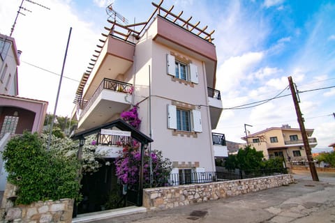 Malvasia Corner Studios - ex Romeo's House Apartment in Islands