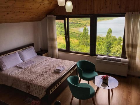 Bed, Bedroom, Lake view, Lake view, Landmark view, Landmark view, Mountain view, Mountain view