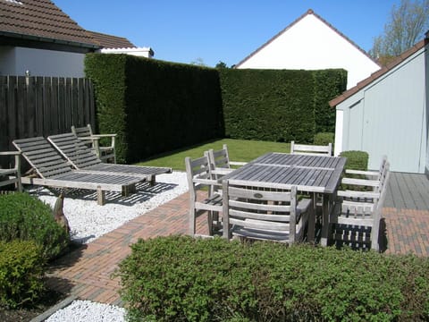 Property building, BBQ facilities, Garden, Garden, Balcony/Terrace, Balcony/Terrace, Garden view