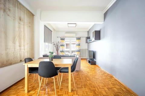 TV and multimedia, Seating area, Dining area