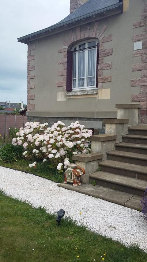 Facade/entrance, Garden