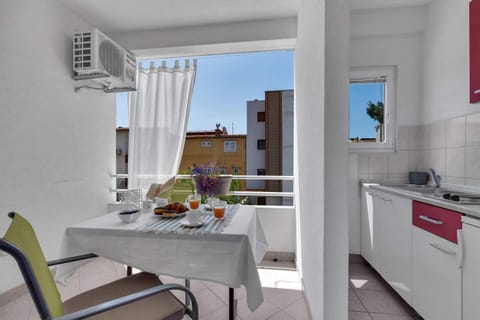 Balcony/Terrace, Kitchen or kitchenette, Dining area