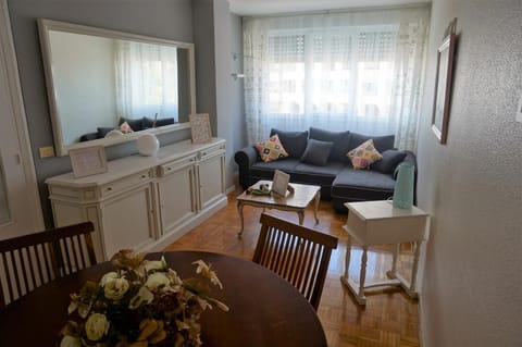 Lounge or bar, On site, Entertainment, Family