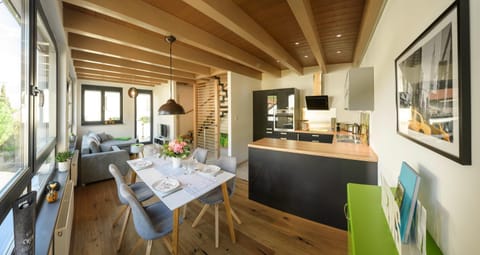 Food close-up, Kitchen or kitchenette, Photo of the whole room, Dining area