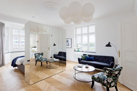 Photo of the whole room, Seating area