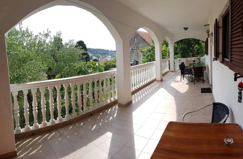 View (from property/room), View (from property/room), Balcony/Terrace, Balcony/Terrace, Seating area, Dining area, Garden view, Garden view