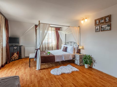 Bed, Photo of the whole room, Decorative detail, Bedroom