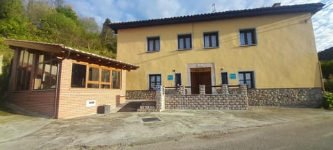 Property building, Patio, Facade/entrance, Spring, Off site, Night, Winter, Summer, Balcony/Terrace, Lobby or reception, Autumn, City view, City view, Landmark view, Mountain view, Street view, Sunrise, Sunset, Quiet street view, Parking, internet