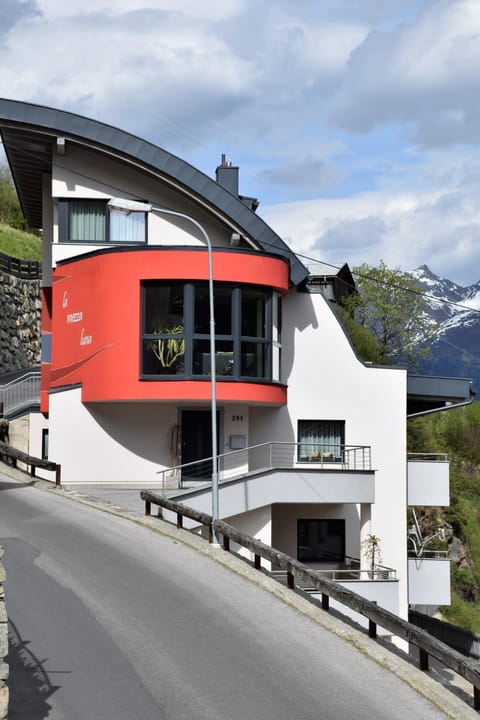 Property building, Facade/entrance, Off site, Day, Summer