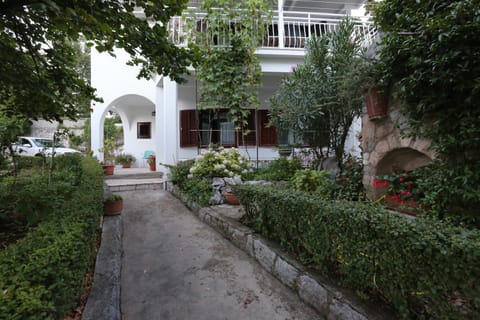 Facade/entrance, Garden view