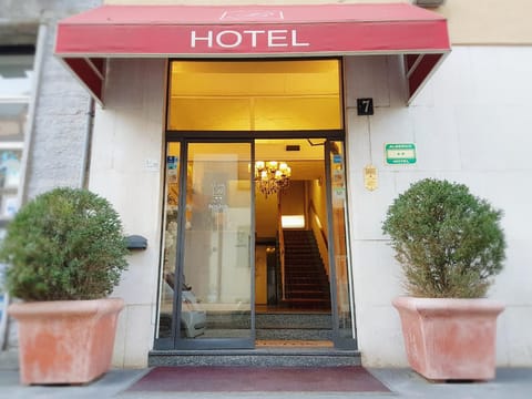 Facade/entrance, Property logo or sign, Street view