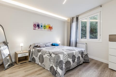 Bed, Photo of the whole room