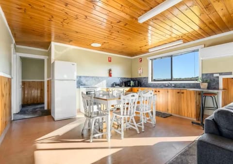 Kellraine Holiday Units Apartment in St Helens