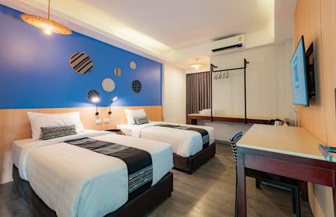 Bed, TV and multimedia, Bedroom, hair dresser, air conditioner