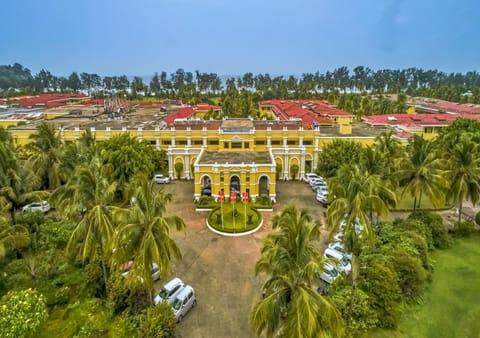 Facade/entrance, Bird's eye view