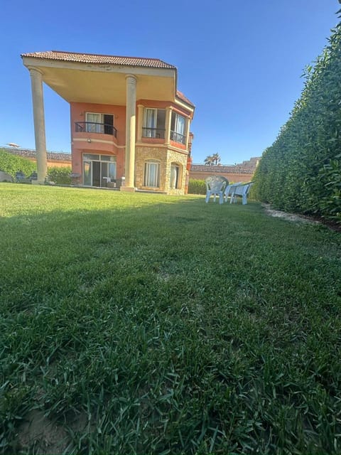 Property building, Day, Garden