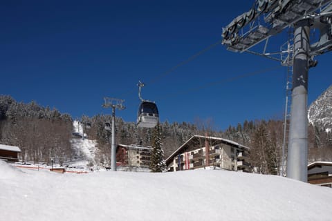 Facade/entrance, Day, Winter, Area and facilities