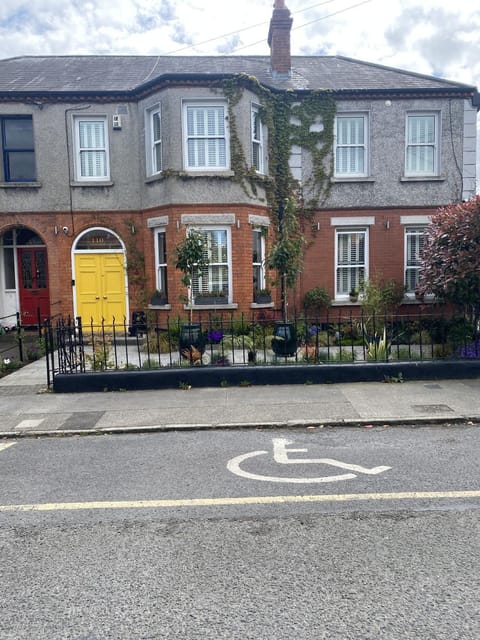 Property building, Facade/entrance, Neighbourhood
