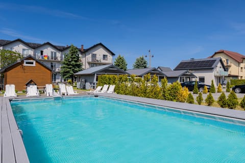 Property building, Day, Pool view, Swimming pool, sunbed