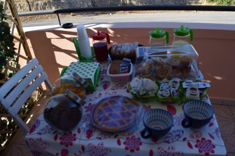 Food and drinks, Food, Italian breakfast