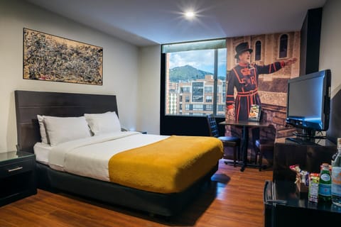 Bed, TV and multimedia, Photo of the whole room, Bedroom, City view, Street view