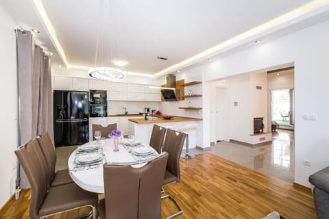 Kitchen or kitchenette, Living room, Seating area