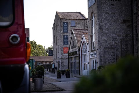 Property building, Day