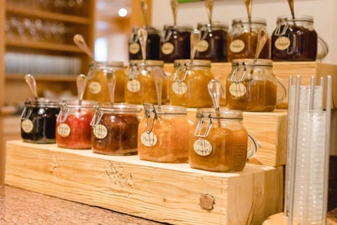 Restaurant/places to eat, Breakfast, Buffet breakfast