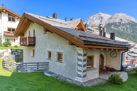 Chesa Filia - La Punt Apartment in Canton of Grisons