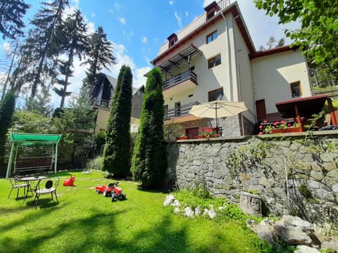 Property building, Day, Natural landscape, Garden