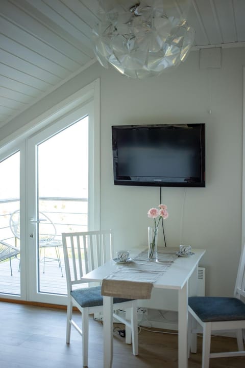 TV and multimedia, Dining area