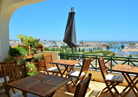 Restaurant/places to eat, Balcony/Terrace