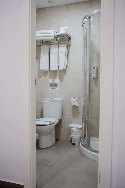 Shower, Toilet, Bathroom, bidet, towels