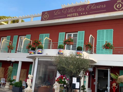 Facade/entrance, Day