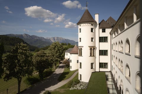 Facade/entrance, View (from property/room)