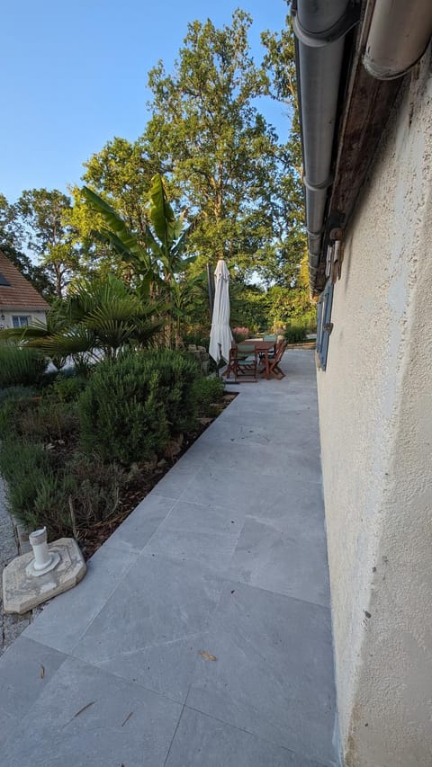 Maisonnette de Villiers gare à 5 minutes House in Île-de-France